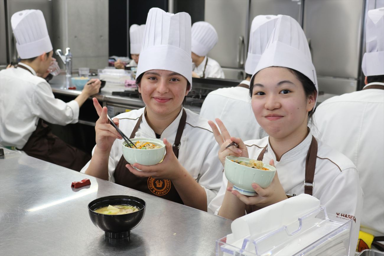パティシエ科・高度調理師科交換授業実施！(ハッピー製菓調理専門学校)