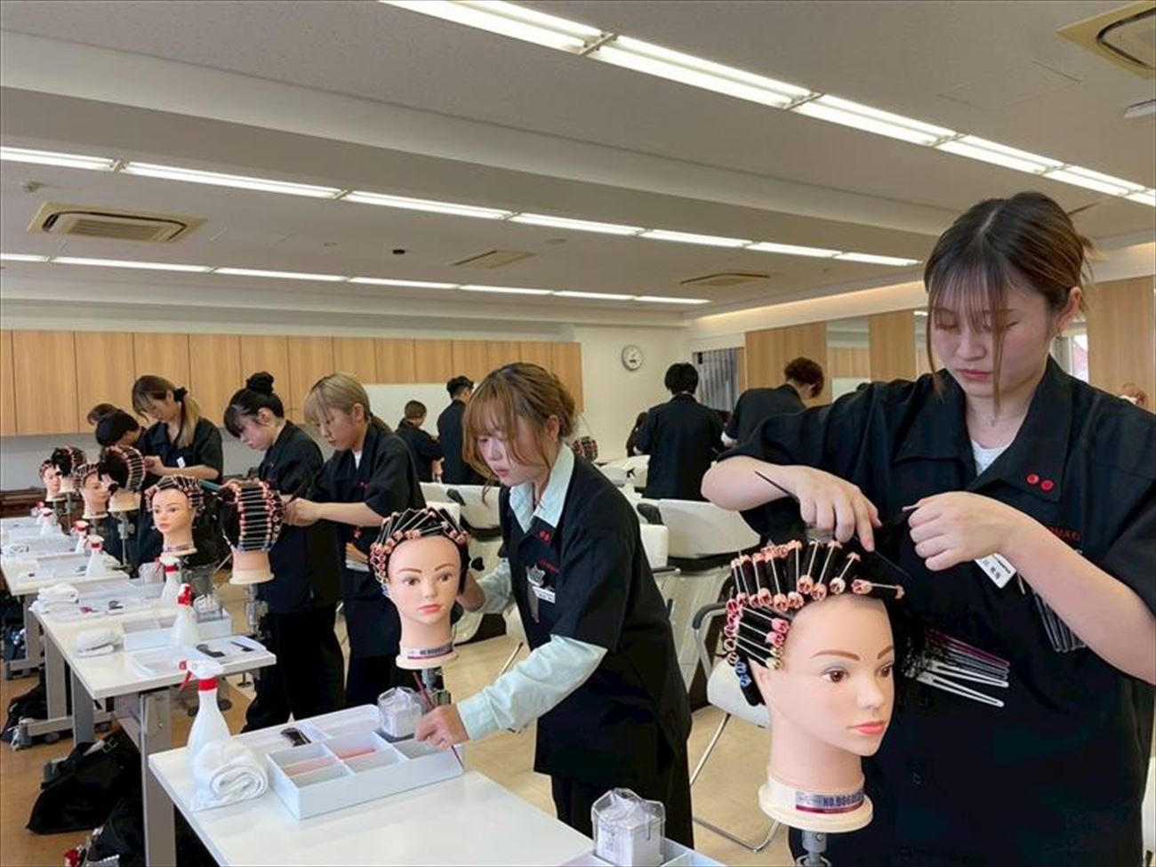 学内コンテストを実施しました(ジェイ ヘアメイク美容専門学校)