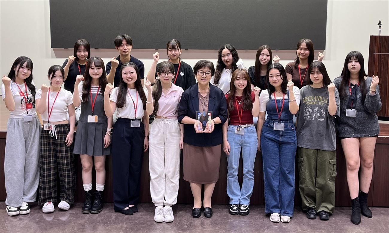 色彩活用ライフケアカラー検定の「優秀団体賞」を受賞しました！(国際トラベル・ホテル・ブライダル専門学校)