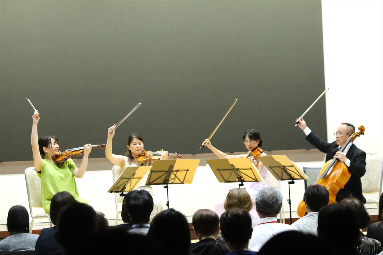 ちば愛犬ミニ・コンサートを開催♪(専門学校ちば愛犬動物フラワー学園)